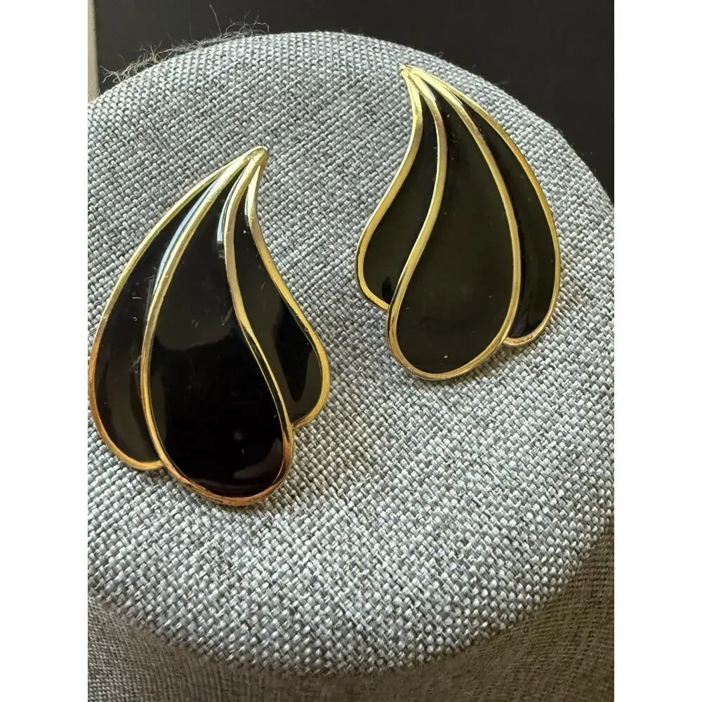 Vintage Enamel Clip On Earring Abstract Black Gold Tone Career 80s 90s Y2K